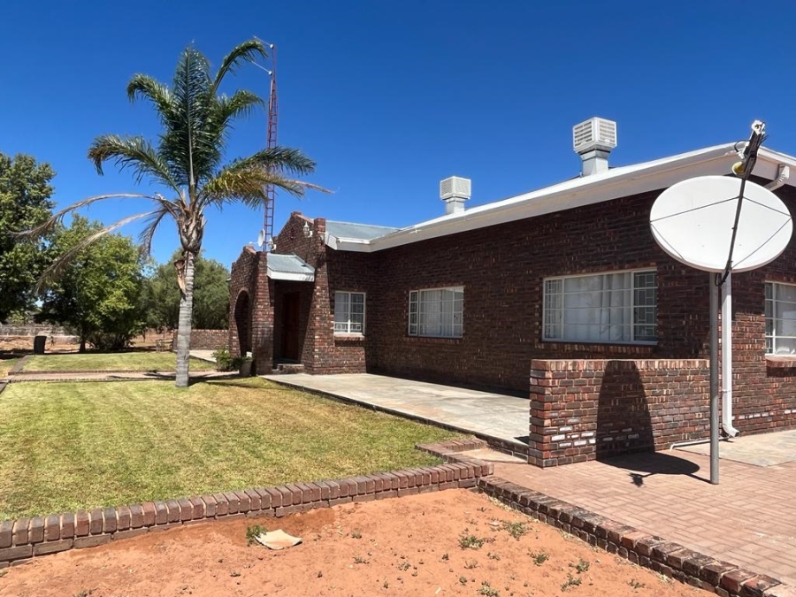 4 Bedroom Property for Sale in Upington Rural Northern Cape